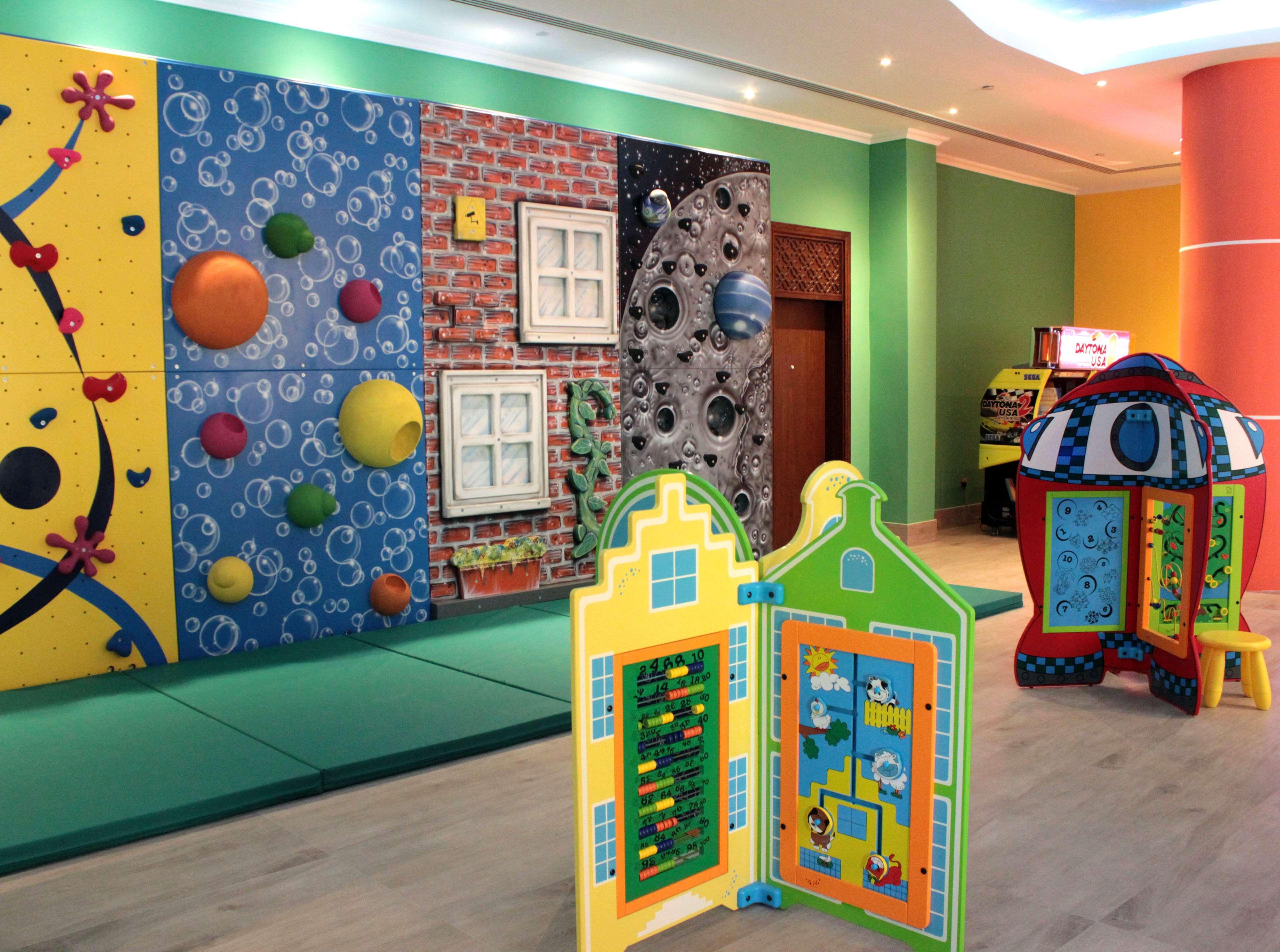 Doubletree By Hilton Resort & Spa Marjan Island Ras al-Khaimah Exterior foto Climbing walls for children