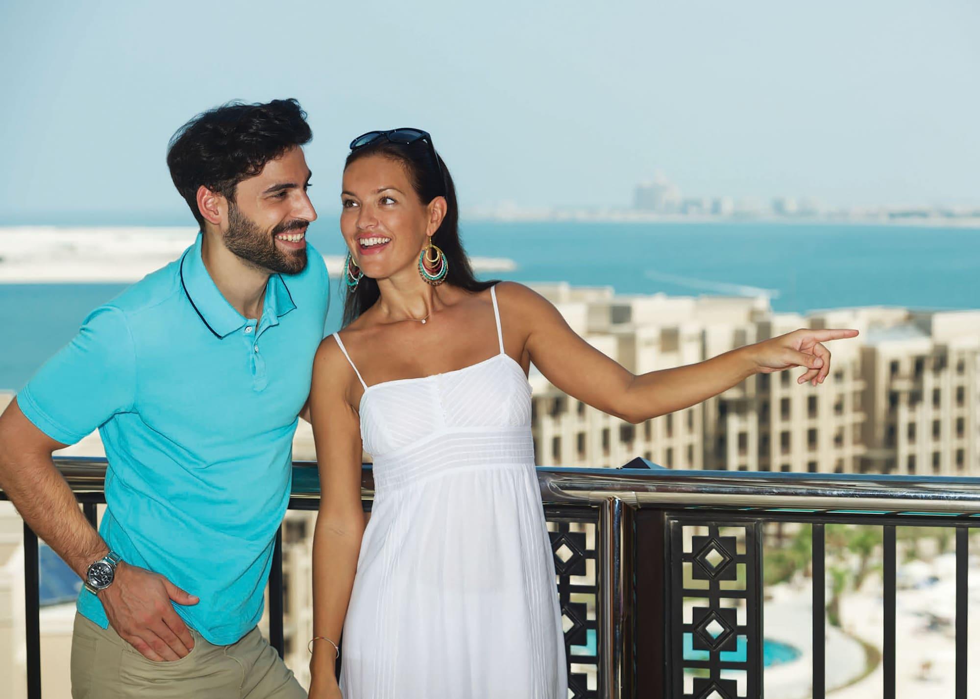 Doubletree By Hilton Resort & Spa Marjan Island Ras al-Khaimah Exterior foto A couple at Jumeirah Beach Hotel